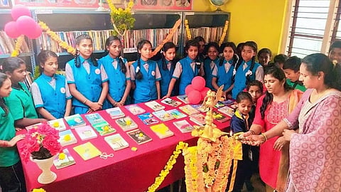 ದುಂಡಳ್ಳಿ ಗ್ರಾಪಂ ಗ್ರಂಥಾಲಯದಲ್ಲಿ ಗ್ರಂಥಾಲಯ ಸಪ್ತಾಹ ಕಾರ್ಯಕ್ರಮವನ್ನು ಭವಾನಿ ಉದ್ಘಾಟಿಸಿದರು. ದಿವ್ಯಾ, ವಿದ್ಯಾರ್ಥಿಗಳು ಇದ್ದರು. 