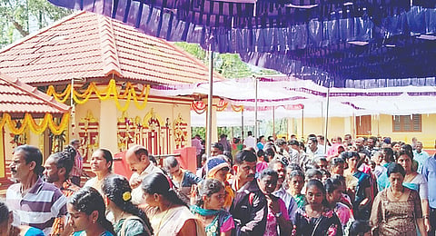 ಬೈರಂಬಾಡದಲ್ಲಿ ಷಷ್ಠಿ ಉತ್ಸವದಲ್ಲಿ ಪಾಲ್ಗೊಂಡ ಭಕ್ತ ಸಮೂಹ.