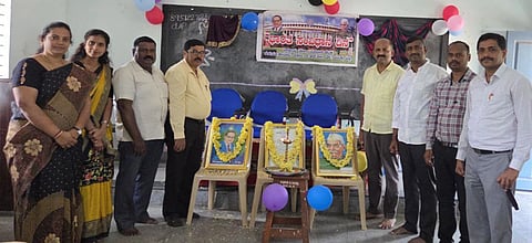 ಕಿಕ್ಕೇರಿ ಕೆಪಿಎಸ್ ಪಿಯು ಕಾಲೇಜಿನಲ್ಲಿ ಬುಧವಾರ ಸಂವಿಧಾನ ದಿನಾಚರಣೆ ಆಚರಿಸಲಾಯಿತು. ಕೃಷ್ಣೇಗೌಡ, ಎಂ.ಆರ್. ಸಹದೇವ, ಕುಮಾರಸ್ವಾಮಿ, ವಿನಾಯಕ, ರವೀಂದ್ರ, ನಾಗೇಶ್, ಸಹನಾ ಹಾಜರಿದ್ದರು. 
