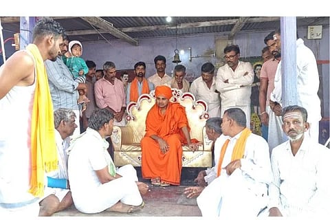 ಗುಡಗೇರಿ ಗ್ರಾಮದಲ್ಲಿ ಆಯೋಜಿಸಿದ್ದ ಸಪ್ತ ಭಜನಾ ಮಂಗಲ ಕಾರ್ಯಕ್ರಮದಲ್ಲಿ ಶ್ರೀ ಮರುಳಾರಾಧ್ಯ ಸ್ವಾಮೀಜಿ ಭಾಗವಹಿಸಿದ್ದರು. ಗ್ರಾಮಸ್ಥರಾದ   ವೆಂಕಣ್ಣ ಆಡುರ, ತಿಪ್ಪಣ್ಣ ತೋಟದ, ವಿರೂಪಾಕ್ಷಪ್ಪ ಬನ್ನಿಕೊಪ್ಪ, ಶರಣಪ್ಪ ತೋಟದ, ಹಾಲಪ್ಪ ಬಳ್ಳಾರಿ, ಬಸವರಾಜ ಆಡುರು ಇತರರಿದ್ದರು.