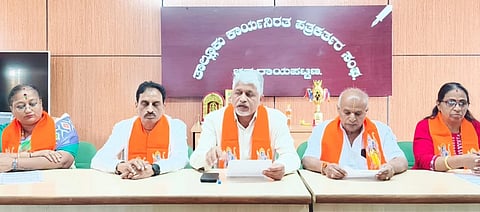 ಚನ್ನರಾಯಪಟ್ಟಣ ಹಿಂದೂ ಸಮಾಜೋತ್ಸವ ಸಮಿತಿ ವತಿಯಿಂದ ಫೇ.01ರಂದು  ಆಯೋಜಿಸಿರುವ ಹಿಂದೂ ಸಮಾಜೋತ್ಸವ ಕಾರ್ಯಕ್ರಮ ಕುರಿತು ಸಮಿತಿ ಅಧ್ಯಕ್ಷ ಶಿವಶಂಕರ್ ಮಾಹಿತಿ ನೀಡಿದರು.