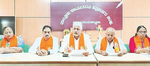ಚನ್ನರಾಯಪಟ್ಟಣ ಹಿಂದೂ ಸಮಾಜೋತ್ಸವ ಸಮಿತಿ ವತಿಯಿಂದ ಫೇ.1ರಂದು  ಆಯೋಜಿಸಿರುವ ಹಿಂದೂ ಸಮಾಜೋತ್ಸವ ಕಾರ್ಯಕ್ರಮ ಕುರಿತು ಸಮಿತಿ ಅಧ್ಯಕ್ಷ ಶಿವಶಂಕರ್ ಮಾಹಿತಿ ನೀಡಿದರು.