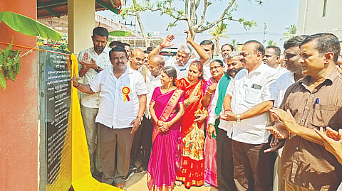  ಚನ್ನರಾಯಪಟ್ಟಣ ತಿಮ್ಮಪ್ಪಯ್ಯ ಬಡಾವಣೆಯ ಪುನಿತ್ ರಾಜಕುಮಾರ್ ಉದ್ಯಾನವನದಲ್ಲಿ ಮಕ್ಕಳ ಆಟಿಕೆ ಪರಿಗಳು ಹಾಗೂ ಓಪನ್ ಜಿಮ್‌ಅನ್ನು ಶಾಸಕ ಬಾಲಕೃಷ್ಣ ಉದ್ಘಾಟಿಸಿದರು. ಪುರಸಭಾಧ್ಯಕ್ಷ ಕೋಟೆ ಮೊಹನ್, ಆರ್.ಯತೀಶ್ ಕುಮಾರ್ ಇತರರಿದ್ದರು.