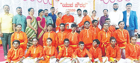  ಕನ್ನಡ ಮತ್ತು ಸಂಸ್ಕೃತಿ ಇಲಾಖೆಯ ಯುವ ಸೌರಭ ಕಾರ್ಯಕ್ರಮದಲ್ಲಿ ಉಮೇಶ್ ತೆಂಕನಹಳ್ಳಿ ಅವರ ಪ್ರತಿಮಾ ಟ್ರಸ್ಟ್ ಕಲಾವಿದರು ಪ್ರದರ್ಶಿಸಿದ ಕಂಸಾಳೆ ನೃತ್ಯಕ್ಕೆ ಪ್ರಶಸ್ತಿ ನೀಡಿ ಗೌರವಿಸಲಾಯಿತು. 