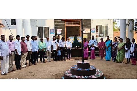 ದೇವದುರ್ಗ ತಾಪಂ ಆವರಣದಲ್ಲಿ ಗಣರಾಜ್ಯೋತ್ಸವ ಆಚರಿಸಲಾಯಿತು. ತಾಪಂ ಇಒ ಬಸವರಾಜ ಹಟ್ಟಿ, ಪಂಚಾಯತ್‌ರಾಜ್ ಸಹಾಯಕ ನಿರ್ದೇಶಕಿ ಮಹೇಶ್ವರಿ, ಸಿಬ್ಬಂದಿ ತಾಯಪ್ಪ, ಬಸವರಾಜ, ಶಿವು ಇತರರಿದ್ದರು.