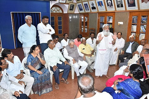 ಕರ್ನಾಟಕ ವಿದ್ಯಾವರ್ಧಕ ಸಂಘದಲ್ಲಿ ಹೋರಾಟಗಾರರ ತುರ್ತು ಸಭೆ
