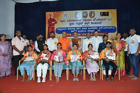 ಪ್ರತಿಭಾವಂತ ವಿದ್ಯಾಥಿರ್ಗಳಿಗೆ 'ವಿವೇಕ' ಪ್ರತಿಭಾ ಪುರಸ್ಕಾರ