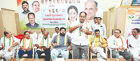ಗುಂಡ್ಲುಪೇಟೆ ಪಟ್ಟಣದ ಕಾಂಗ್ರೆಸ್ ಕಚೇರಿಯಲ್ಲಿ ಆಯೋಜಿಸಿದ್ದ ‘ಸಂಘಟನ್ ಸೃಜನ್ ಅಭಿಯಾನ್’ ಕಾರ್ಯಕ್ರಮದಲ್ಲಿ ಗಣೇಶ್ ಪ್ರಸಾದ್ ಮಾತನಾಡಿದರು. ಬಿ.ಎಂ.ಮುನಿರಾಜು, ರಾಜಶೇಖರ್, ಎಚ್.ಎಸ್. ನಂಜುಂಡಪ್ರಸಾದ್, ಎಚ್.ಎಸ್.ನಂಜಪ್ಪ, ಅಣ್ಣಯ್ಯಸ್ವಾಮಿ, ನಾಜಿಮುದ್ದೀನ್, ಲೋಕೇಶ್ ಇದ್ದರು.