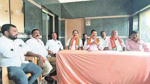  ಗುಂಡ್ಲುಪೇಟೆಯಲ್ಲಿ ನಿರಂಜನಕುಮಾರ್ ಮಾತನಾಡಿದರು. ಪಕ್ಷದ ಮಂಡಲಾಧ್ಯಕ್ಷ ಸಿ.ಮಹದೇವಪ್ರಸಾದ್, ಮಾಜಿ ಅಧ್ಯಕ್ಷ ಎಲ್.ಸುರೇಶ್, ಪ್ರಧಾನ ಕಾರ್ಯದರ್ಶಿಗಳಾದ ಸುನಿಲ್ ಮೂಡ್ಲು, ಮಹೇಂದ್ರ ಇದ್ದರು.