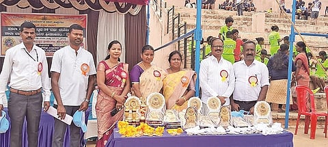 ಕೊಳ್ಳೇಗಾಲ ಪಟ್ಟಣದ ಶ್ರೀ ಮಹದೇಶ್ವರ ಕ್ರೀಡಾಂಗಣದಲ್ಲಿ ಬಾಲಕ-ಬಾಲಕಿಯರ ಕ್ರೀಡಾಕೂಟ ಆಯೋಜಿಸಲಾಗಿತ್ತು.