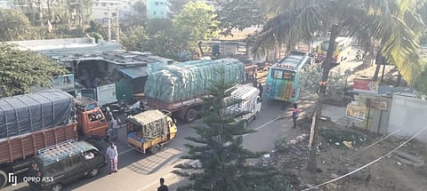 ಸಂಚಾರ ಸಿಕ್ಕಲ್ಲಿ ಸಾರ್ವಜನಿಕರ ಪರದಾಟ traffic jams