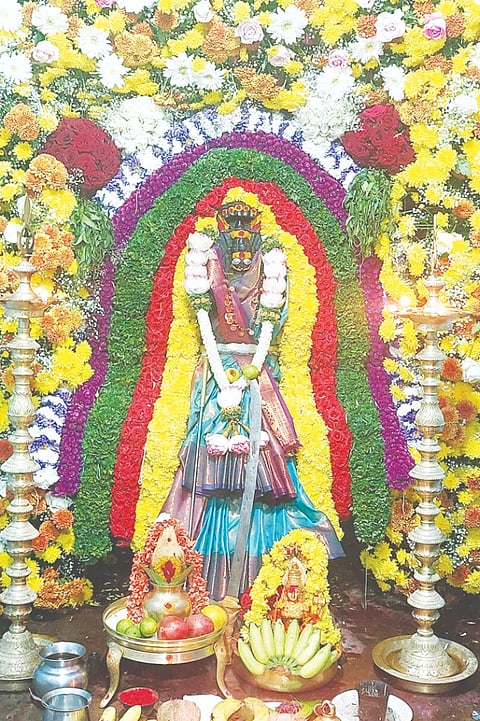 ಯುವಕರು ಸಂಪ್ರದಾಯ ಮುಂದುವರಿಸಲಿ