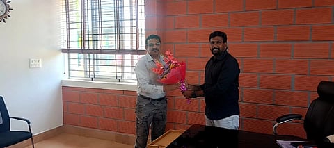  ಬಂಡೀಪುರ ಹುಲಿ ಯೋಜನೆಯ ನೂತನ  ನಿರ್ದೇಶಕರಾಗಿಎಲ್.ನಂದೀಶ್ ಬುಧವಾರ ಅಧಿಕಾರ ಸ್ವೀಕರಿಸಿದರು. ನಿರ್ಗಮಿತ ನಿರ್ದೇಶಕ ಎಸ್.ಪ್ರಭಾಕರನ್ ಹಾಜರಿದ್ದರು. 