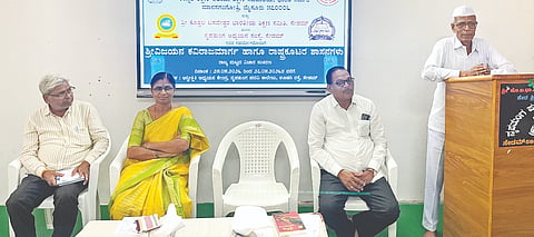 ಸೇಡಂನಲ್ಲಿ ಹಮ್ಮಿಕೊಂಡಿದ್ದ ರಾಜ್ಯಮಟ್ಟದ ವಿಚಾರ ಸಂಕಿರಣದ ಸಮಾರೋಪದಲ್ಲಿ ಹಿರಿಯ ಸಾಹಿತಿ ಡಿ.ಎನ್​.ಅಕ್ಕಿ ಮಾತನಾಡಿದರು. ಅನುರಾಧಾ ಪಾಟೀಲ್​, ಜಗದೀಶ ಕಡಬಗಾಂವ್​, ಎನ್​.ಎಂ.ತಳವಾರ ಇದ್ದರು.