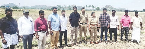 ಸಿರಗುಪ್ಪ ತಾಲೂಕಿನ ಹಳೇಕೋಟೆ-64 ಗ್ರಾಮ ವ್ಯಾಪ್ತಿಯಲ್ಲಿ ತಾಲೂಕು ಆಡಳಿತದಿಂದ ಸರ್ಕಾರಿ ಭೂಮಿಯ ಸರ್ವೇ ಕಾರ್ಯ ನಡೆಯಿತು.