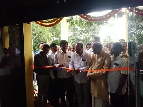ತರೀಕೆರೆಯಲ್ಲಿ ನವೀಕೃತ ಮ್ಯಾಮ್ಕೋಸ್ ಕಚೇರಿಯನ್ನು ಮಾಜಿ ಶಾಸಕ ಡಿ.ಎಸ್.ಸುರೇಶ್ ಉದ್ಘಾಟಿಸಿದರು. ಎಚ್.ಎಸ್.ಮಹೇಶ್ ಹುಲ್ಕುಳಿ, ವಸಂತ್‌ಕುಮಾರ್, ಶ್ರೀಕಾಂತ್ ಬರುವೆ, ಟಿ.ಎಲ್.ರಮೇಶ್, ಟಿ.ವಿ.ಶಿವಶಂಕರಪ್ಪ, ಟಿ.ಎಂ.ವೆಂಕಟೇಶ್ ಇತರರಿದ್ದರು.