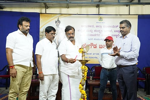 ಬಳ್ಳಾರಿಯಲ್ಲಿ ಆಯೋಜಿಸಿದ್ದ ಕೆಂಪೇಗೌಡ ಜಯಂತಿ ಕಾರ್ಯಕ್ರಮವನ್ನು ಪಾಲಿಕೆ ಮೇಯರ್ ಪಿ.ಗಾದೆಪ್ಪ ಉದ್ಘಾಟಿಸಿದರು.  ಗ್ಯಾರಂಟಿ ಯೋಜನೆಗಳ ಅನುಷ್ಠಾನ ಪ್ರಾಧಿಕಾರದ ಜಿಲ್ಲಾಧ್ಯಕ್ಷ ಕೆ.ಇ.ಚಿದಾನಂದಪ್ಪ, ಸಹ ಪ್ರಾಧ್ಯಾಪಕ ಡಾ.ಶಶಿಕಾಂತ, ಕನ್ನಡ ಮತ್ತು ಸಂಸ್ಕೃತಿ ಇಲಾಖೆಯ ಸಹಾಯಕ ನಿರ್ದೇಶಕ ಬಿ.ನಾಗರಾಜ, ಮುಖಂಡ ವಿಷ್ಣು  ಇದ್ದರು.