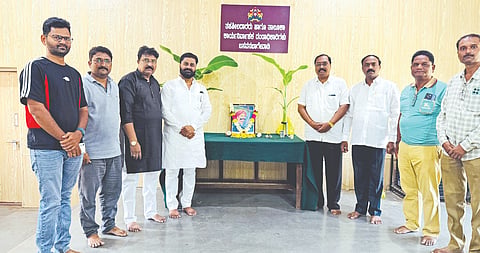 ಬಸವನಬಾಗೇವಾಡಿ ತಾಲೂಕು ಆಡಳಿತದ ವತಿಯಿಂದ ಹಮ್ಮಿಕೊಂಡಿದ್ದ ನಾಡಪ್ರಭು ಕೆಂಪೇಗೌಡರ ಜಯಂತಿ ಆಚರಣೆ ಮಾಡಲಾಯಿತು. ಶಂಕರಗೌಡ ಬಿರಾದಾರ, ಸುರೇಶಗೌಡ ಪಾಟೀಲ,  ಮನ್ನಾನ ಶಾಬಾದಿ, ಜಟ್ಟಿಂಗರಾಯ ಮಾಲಗಾರ, ಪ್ರಶಾಂತ ಮುಂಜಾನೆ, ಆನಂದ ಒನರೊಟ್ಟಿ , ಮತ್ತಿತರರಿದ್ದರು.