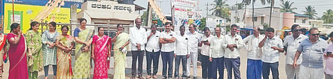 Reservation bill ಹಿರೇಕೆರೂರ ಪಟ್ಟಣದಲ್ಲಿ ಬಿಜೆಪಿ ಮಂಡಲದ ವತಿಯಿಂದ ಸೋಮವಾರ ಪ್ರತಿಭಟನೆ ನಡೆಸಲಾಯಿತು. 