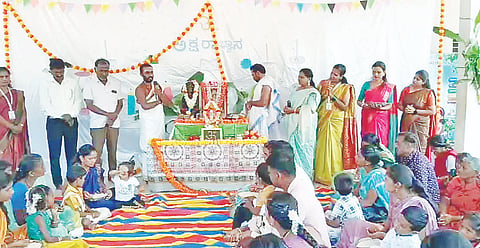 ತಿ.ನರಸಿಪುರ ತಾಲೂಕಿನ ತಲಕಾಡು ಪಟ್ಟಣದಲ್ಲಿರುವ ಎನ್.ಆರ್. ಪಟೇಲ್ ಶಿಕ್ಷಣ ಸಂಸ್ಥೆಯಲ್ಲಿ ಮಕ್ಕಳಿಗೆ ಅಕ್ಷರಾಭ್ಯಾಸ ಮಾಡಿಸಲಾಯಿತು. ಟಿ.ಎನ್.ಅಶೋಕ್ ಪಟೇಲ್, ಎಂ.ಪಾಲ್ ಪ್ರೇಮ್ ಚಂದ್ ಇತರರು ಹಾಜರಿದ್ದರು. 