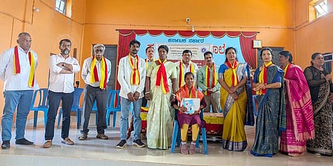 ಎಸ್ಸೆಸ್ಸೆಲ್ಸಿ ಪರೀಕ್ಷೆ ಕನ್ನಡ ಮಾಧ್ಯಮದಲ್ಲಿ ಜಿಲ್ಲೆಗೆ ಅತಿ ಹೆಚ್ಚು ಅಂಕ ಪಡೆದ ನಿಡ್ತ ಗ್ರಾಮದ ಸರ್ಕಾರಿ ಪ್ರೌಢಶಾಲೆಯ ವಿದ್ಯಾರ್ಥಿನಿ ಜೆ. ಎಸ್.  ಪೂರ್ವಿಕಾಗೆ ಕಸಾಪ ವತಿಯಿಂದ  ನಾಪೋಕ್ಲು ಕೆ.ಪಿ.ಎಸ್.  ಪ್ರೌಢಶಾಲೆಯಲ್ಲಿ ಗೌರವಿಸಲಾಯಿತು.  ಕೂಡಕಂಡ ಸೋನಿ ಸುದೀಪ್, ತುಳಸಿ ಮೋಹನ್, ಎಂ.ಪಿ.ಕೇಶವ ಕಾಮತ್, ಸುರೇಶ್ ಮತ್ತು ಲೀಲಾ ಇತರರು ಇದ್ದರು. 