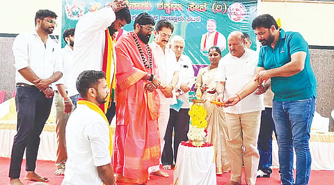  ಸಕಲೇಶಪುರದಲ್ಲಿ ಆಯೋಜಿಸಿದ್ದ ಆರೋಗ್ಯ ಉಚಿತ ಶಿಬಿರವನ್ನು ಶ್ರೀ ಚನ್ನಸಿದ್ದೇಶ್ವರ ಸ್ವಾಮಿಜಿ ಉದ್ಘಾಟಿಸಿದರು.  
