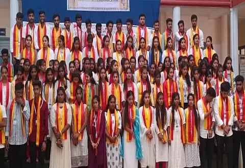 ತೀರ್ಥಹಳ್ಳಿ ಸರ್ಕಾರಿ ಪ್ರಥಮದರ್ಜೆ ಕಾಲೇಜಿನಲ್ಲಿ ಆಯೋಜಿಸಿದ್ದ ಕನ್ನಡ ರಾಜ್ಯೋತ್ಸವ ಕಾರ್ಯಕ್ರಮದಲ್ಲಿ ವಿದ್ಯಾರ್ಥಿಗಳು ನಾಡಗೀತೆ  ಹಾಡಿದರು. 