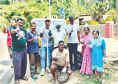ಅಂಬಟ್ಟಿಯಲ್ಲಿ ಆಯೋಜಿಸಿದ್ದ ಸ್ವಚ್ಛತಾ ಕಾರ್ಯದಲ್ಲಿ ಎನ್.ಸಿ.ವಿಜಯ ಕುಮಾರ್, ಆಟ್ರಂಗಡ ವಿಶ್ವನಾಥ್, ಪ್ರಮೋದ್, ಹೇಮಾ , ಅಮೃತ್, ಚೇನಂಡ ಸುರೇಶ್, ಗಣೇಶ್, ಮಂಜುನಾತ್, ಹರಿಣಿ, ಶರಿ, ಬಿಬಿನ್ ಇದ್ದರು.