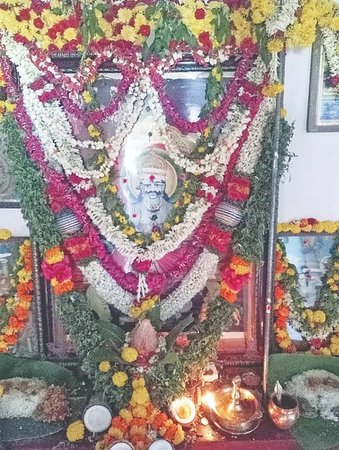 ಯಳಂದೂರು ತಾಲೂಕಿನ ಗಣಿಗನೂರು ಗ್ರಾಮದಲ್ಲಿರುವ ಶನೈಶ್ವರಸ್ವಾಮಿ ದೇಗುಲ.