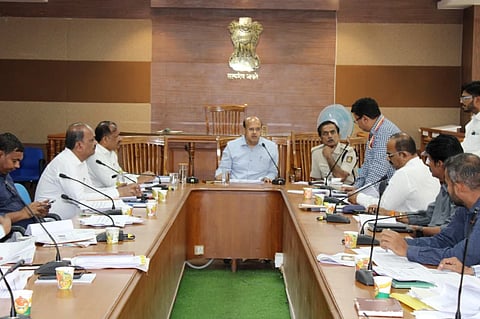 ಕೊಪ್ಪಳದಲ್ಲಿ ಶುಕ್ರವಾರ ಕರೆದ  2026-&27ನೇ ಸಾಲಿನ ಮುಂಗಾರು ಪೂರ್ವ ಸಿದ್ಧತಾ ಸಭೆಯಲ್ಲಿ ಡಿಸಿ ಡಾ.ಸುರೇಶ ಬಿ. ಇಟ್ನಾಳ ಮಾತನಾಡಿದರು. ಅಪರ ಜಿಲ್ಲಾಧಿಕಾರಿ ಸಿದ್ರಾಮೇಶ್ವರ, ಎಸಿ ಕ್ಯಾ. ಮಹೇಶ್​ ಮಾಲಗಿತ್ತಿ, ಎಎಸ್ಪಿ ಆರ್​. ಹೇಮಂತ್​ ಕುಮಾರ್​, ಕೃಷಿ ಇಲಾಖೆ ಜಂಟಿ ನಿರ್ದೇಶಕ ಜಿ.ಡಿ ಕೃಷ್ಣಮೂರ್ತಿ, ತೋಟಗಾರಿಕೆ ಇಲಾಖೆ ಜಂಟಿ  ನಿರ್ದೇಶಕ ಕೃಷ್ಣ ಉಕ್ಕುಂದ, ಕೊಪ್ಪಳ ತಸೀಲ್ದಾರ ಬಸವರಾಜ ತೆನ್ನಳ್ಳಿ ಇದ್ದರು.