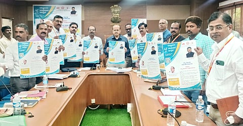 ಕೊಪ್ಪಳದಲ್ಲಿ ಡಿಸಿ ಡಾ.ಸುರೇಶ ಬಿ.ಇಟ್ನಾಳ ಅಂಧತ್ವ ನಿವಾರಣೆ ಜಾಗೃತಿ ಭಿತ್ತಿ ಪ್ರತ ಬಿಡುಗಡೆಗೊಳಿಸಿದರು. ಡಿಎಚ್​ಒ ಡಾ.ಈಶ್ವರ ಸವಡಿ, ಆರ್​ಸಿಎಚ್​ ಅಧಿಕಾರಿ ಡಾ.ಪ್ರಕಾಶ ವಿ., ಕುಟುಂಬ ಕಲ್ಯಾಣಾಧಿಕಾರಿ ರವೀಂದ್ರನಾಥ ಎಂ.ಎಚ್​., ಸರ್ವೇಕ್ಷಣಾಧಿಕಾರಿ ಡಾ.ನಂದಕುಮಾರ್​, ಡಾ.ಗೋನಾಳ ಕುಮಾರಸ್ವಾಮಿ, ಆಯುಷ್​ ಅಧಿಕಾರಿ ಡಾ.ಪವರ್ತಗೌಡ ಹಿರೇಗೌಡರ ಇದ್ದರು. 