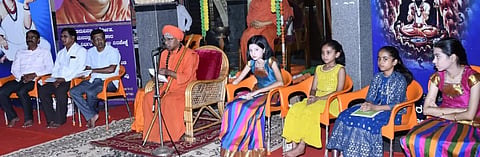 ಶಿವಾನುಭವದಲ್ಲಿ ಡಾ. ತೋಂಟದ ಸಿದ್ಧರಾಮ ಮಹಾಸ್ವಾಮಿಗಳು ಮಾತನಾಡುತ್ತಿರುವುದು. 