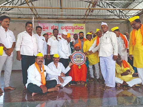 ಅಥಣಿ ಶಿವಯೋಗಿ ನಗರದ ಕೇರಿ ಲಕ್ಕವ್ವ ದೇವಸ್ಥಾನದ ಜಾತ್ರಾ ಮಹೋತ್ಸವದಲ್ಲಿ ಮರುಳಸಿದ್ಧ ಸ್ವಾಮೀಜಿಯನ್ನು ಸನ್ಮಾನಿಸಲಾಯಿತು. ಬಸಪ್ಪ ಬಕಾರಿ, ಗಿರೀಶ ದಿವಾನಮಳ, ಬಾಬು ಜೋಗಾಣಿ, ಭೀಮು ದಿವಾನಮಳ ಇತರರಿದ್ದರು.