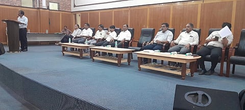 ಜಿಲ್ಲಾಡಳಿತ ಸಭಾಂಗಣದಲ್ಲಿ ಬುಧವಾರ ಮತದಾರ ಪಟ್ಟಿ ಪರಿಷ್ಕರಣೆ ಕುರಿತು ಸಭೆ ಜರುಗಿತು. ದುರಗೇಶ ಕೆ.ಆರ್​., ಸಂತೋಷ ಹಿರೇಮಠ, ಗಂಗಪ್ಪ ಎಂ, ಬಸನಗೌಡ ಕೋಟೂರ, ಎಸ್​. ಡಿ. ಪಾಟೀಲ ಇತರರು ಇದ್ದರು.
