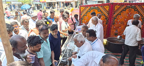 ಭಾರತೀನಗರದ ಭಾರತೀ ಕಾಲೇಜ್ ಗೇಟ್ ಬಳಿ ಭಾರತ್ ವಿಕಾಸ್ ಪರಿಷತ್ ವತಿಯಿಂದ ರಾಮನವಮಿ ಆಚರಣೆ ಮಾಡಲಾಯಿತು.
