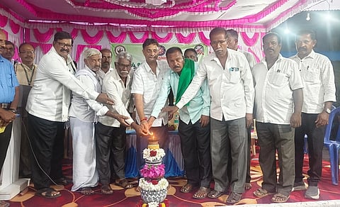 ಬೋರಾಪುರ ಗ್ರಾಮದಲ್ಲಿ ಭಾರತೀ ಕಾಲೇಜಿನ ರಾಷ್ಟ್ರೀಯ ಸೇವಾ ಯೋಜನೆ ವತಿಯಿಂದ ವಾರ್ಷಿಕ ಶಿಬಿರವನ್ನು ವಿಧಾನ ಪರಿಷತ್ ಸದಸ್ಯ ಮಧು ಜಿ.ಮಾದೇಗೌಡ ಉದ್ಘಾಟಿಸಿದರು. ಡಾ.ಎಂ.ಎಸ್.ಮಹದೇವಸ್ವಾಮಿ, ಬಿ.ಕೆ. ಕೃಷ್ಣ, ನಿಜಲಿಂಗು, ಶಿವಸ್ವಾಮಿ ಇತರರು ಇದ್ದರು.