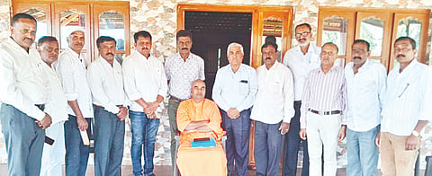 ತೊರೆನೂರು ಮಠದಲ್ಲಿ ಶ್ರೀಮಲ್ಲೇಶ ಸ್ವಾಮೀಜಿ ಸಾನ್ನಿಧ್ಯದಲ್ಲಿ ಪೂರ್ವಭಾವಿ ಸಭೆ ಆಯೋಜನೆಗೊಂಡಿತ್ತು. ಅಖಿಲ ಭಾರತ ವೀರಶೈವ ಮಹಾಸಭಾ ಕೊಡಗು ಜಿಲ್ಲಾ ಅಧ್ಯಕ್ಷ ಎಚ್.ವಿ. ಶಿವಪ್ಪ, ಪ್ರಧಾನ ಕಾರ್ಯದರ್ಶಿ ಸಾಂಬಶಿವಯ್ಯ ಇತರರು ಇದ್ದರು.