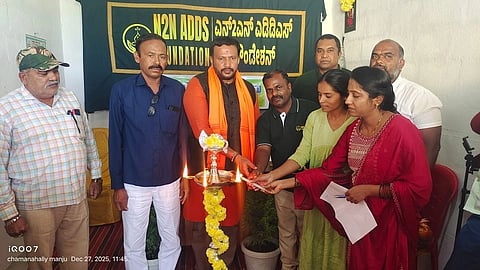 ಮದ್ದೂರು ನಗರದಲ್ಲಿ ಎನ್2ಎನ್ ಎಡಿಡಿಎಸ್ ಫೌಂಡೇಷನ್ ವತಿಯಿಂದ ಆಯೋಜಿಸಿದ್ದ ಆರೋಗ್ಯ ಜಾಗೃತಿ ಕಾರ್ಯಕ್ರಮವನ್ನು ಪಾರಂಪರಿಕ ವೈದ್ಯ ಮಂಜುನಾಥ್ ಉದ್ಘಾಟಿಸಿದರು. ಬೆಟ್ಟಯ್ಯ, ಭೈರವ, ಕೆ.ಆರ್.ರಮ್ಯಾ, ಎಸ್.ನಮೀತಾ, ಕೆ.ಎಂ.ಕುಮಾರ್, ರಕ್ಷಿತ್‌ದಾಸ್, ರಾಮಲಿಂಗಯ್ಯ, ಪ್ರೇಮಕುಮಾರ್, ಮಂಜು ಇದ್ದರು.