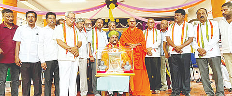 ಮದ್ದೂರಿನಲ್ಲಿ ಆಯೋಜಿಸಿದ್ದ ಕಾರ್ಯಕ್ರಮದಲ್ಲಿ ಶಾಸಕ ಕೆ.ಎಂ.ಉದಯ್ ಅವರಿಗೆ ಎಸ್.ಎಂ.ಕೃಷ್ಣ ಆಡಳಿತ  ಸೇವಾ ರತ್ನ ಪ್ರಶಸ್ತಿ ನೀಡಿ ಗೌರವಿಸಲಾಯಿತು. ಶ್ರೀ ನಿಶ್ಚಲಾನಂದನಾಥಸ್ವಾಮೀಜಿ, ದಿನೇಶ್ ಗೂಳಿಗೌಡ, ಜಯಪ್ರಕಾಶ್ ಗೌಡ, ಪ್ರೊ.ಕೃಷ್ಣ, ತೈಲೂರು ವೆಂಕಟಕೃಷ್ಣ, ರವಿಕುಮಾರ್, ಶಂಕರಗೌಡ, ಕಂಠಿ ಸುರೇಶ್, ಎಂ.ಡಿ.ಮಹಾಲಿಂಗಯ್ಯ ಇದ್ದರು.
