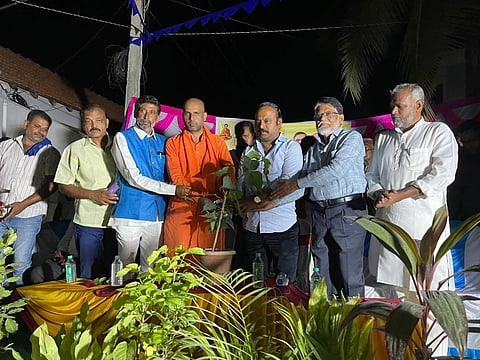 ಮದ್ದೂರು ತಾಲೂಕಿನ ಮಾಲಗಾರನಹಳ್ಳಿ ನಡೆದ ಡಾ.ಬಿ.ಆರ್.ಅಂಬೇಡ್ಕರ್ ಜಯಂತಿ ಕಾರ್ಯಕ್ರಮವನ್ನು ಶಾಸಕ ಕೆ.ಎಂ.ಉದಯ್ ಉದ್ಘಾಟಿಸಿದರು. ಶ್ರೀ ಜ್ಞಾನಪ್ರಕಾಶ ಸ್ವಾಮೀಜಿ, ಡಾ.ಎಸ್.ತುಕಾರಾಂ, ಎಂ.ಟಿ.ಸುರೇಶ್‌ಕಂಠಿ, ಗಂಗಾಧರಸ್ವಾಮಿ, ಸಿ.ಎಂ.ದ್ಯಾವಪ್ಪ, ಕಿರಣ್‌ಕುಮಾರ್, ಶಂಕರಲಿಂಗೇಗೌಡ ಇದ್ದರು.