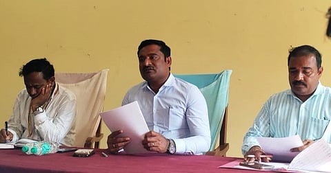 ಮುಂಡರಗಿ ಪಟ್ಟಣದ ತಹಸೀಲ್ದಾರ್  ಕಾರ್ಯಾಲಯದಲ್ಲಿ ತಹಸೀಲ್ದಾರ್ ಎರ‌್ರಿಸ್ವಾಮಿ ಪಿ.ಎಸ್. ಅವರ ಅಧ್ಯಕ್ಷತೆಯಲ್ಲಿ (JAYANTHI) ಡಾ.ಬಾಬು ಜಗಜೀವನ್ ರಾವ್ ಹಾಗೂ ಡಾ.ಬಿ.ಆರ್.ಅಂಬೇಡ್ಕರ್ ಜಯಂತಿ ಆಚರಿಸುವ ಕುರಿತು ಪೂರ್ವಭಾವಿ ಸಭೆ ಜರುಗಿತು. ವಿಶ್ವನಾಥ ಹೊಸಮನಿ, ಉದಯಕುಮಾರ ಯಲಿವಾಳ ಇತರರಿದ್ದರು.