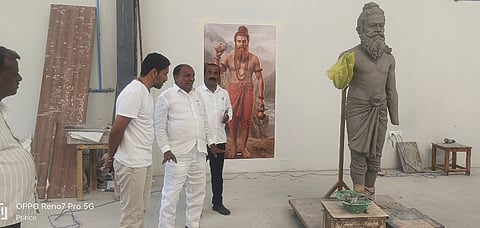 ಮೈಸೂರಿನ ತಾಂಡವಪುರ ಸಮೀಪದಲ್ಲಿ ಶಿಲ್ಪಿ ಅರುಣ್ ಯೋಗಿರಾಜ್ ಪುತ್ಥಳಿಗಳ ನಿರ್ಮಾಣ ಮಾಡುತ್ತಿರುವ ಸ್ಥಳಕ್ಕೆ ಶಾಸಕ ಸಿ.ಪುಟ್ಟರಂಗಶೆಟ್ಟಿ ಭೇಟಿ ನೀಡಿ ವೀಕ್ಷಿಸಿದರು. 