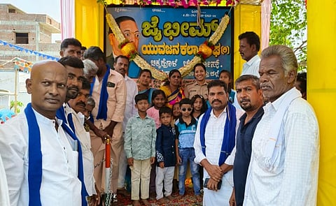 ಚಾಮರಾಜನಗರದ ತಾಲೂಕಿನ ಚಿಕ್ಕಹೊಳೆ ಗ್ರಾಮದಲ್ಲಿ ಅಂಬೇಡ್ಕರ್ ಅವರ 135ನೇ ಜನ್ಮ ದಿನಾಚರಣೆ ಕಾರ್ಯಕ್ರಮ ಆಯೋಜಿಸಲಾಗಿತ್ತು.  ರಾಜೇಂದ್ರ, ಮಹದೇವಯ್ಯ, ಬಸವರಾಜು, ಕೆಂಚಯ್ಯ, ಡಾ.ಕುಮಾರ್ ಚಿಕ್ಕಹೊಳೆ, ಕುಮಾರ್, ಮಂಜು, ನಾಗೇಂದ್ರ ಇತರರಿದ್ದರು.