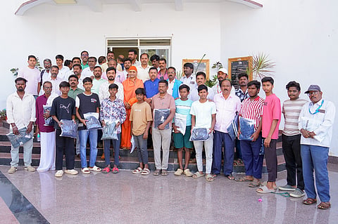 Provide facilities to newspaper distributors