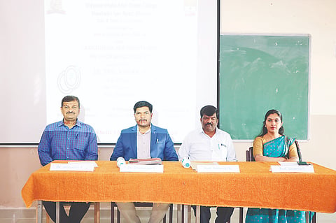 ನಗರದ ವಿದ್ಯಾವರ್ಧಕ  ಕಾಲೇಜಿನಲ್ಲಿ ಆಯೋಜಿಸಿದ್ದ ಉಪನ್ಯಾಸದಲ್ಲಿ ಡಾ.ಎಸ್.ತುಳಸಿರಾಮ್, ಡಾ.ಬಿ.ಎಸ್.ಶ್ರೀಹರ್ಷ, ಆರ್.ಸಿದ್ದರಾಜು, ಎಸ್.ಲಾವಣ್ಯಾ ಇದ್ದರು.
