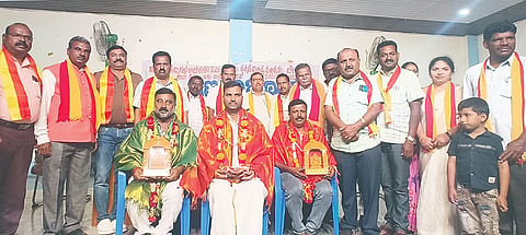 ರಾಷ್ಟ್ರೀಯ ಹಬ್ಬಗಳ ಆಚರಣ ಸಮಿತಿ ಹಾಗೂ ಕಸಾಪದಿಂದ ಆಯೋಜಿಸಿದ್ದ ಗಣರಾಜ್ಯೋತ್ಸವದ ಸಾಂಸ್ಕೃತಿಕ ಕಾರ್ಯಕ್ರಮದಲ್ಲಿ ಗಣ್ಯರನ್ನು ಸನ್ಮಾನಿಸಲಾಯಿತು.