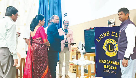  ಲಯನ್ಸ್ ಕ್ಲಬ್ ಹಾಸನಾಂಬ ವತಿಯಿಂದ ವಿಶೇಷ ಅರಿವು ಕಾರ್ಯಕ್ರಮ ಮತ್ತು ಸರ್ವ ಸದಸ್ಯರ ಸಾಮಾನ್ಯ ಸಭೆ ಜರುಗಿತು. ಕೆ.ಕೆ. ಮೋಹನ್ ಕುಮಾರ್, ಸಿ.ಎಂ. ಚಂಚಲಾ, ಎಂ.ಎಚ್.ಮಂಜುನಾಥ್, ಹರೀಶ್ ಕುಮಾರ್, ಸಿ.ಜಿ.ಕೇಶವಮೂರ್ತಿ ಇತರರಿದ್ದರು.