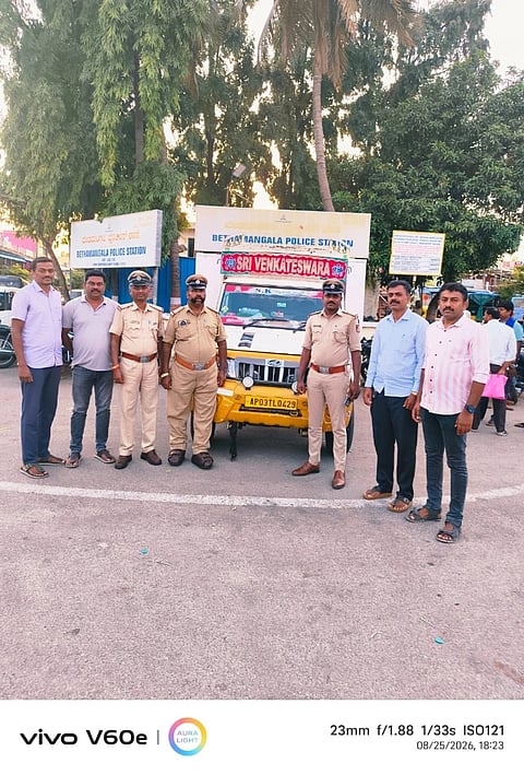  ಹಸುಗಳ ಕಳ್ಳರಾದ ವೆಂಕಟೇಶು, ನಸೀಬ್​ ಜತೆಗೆ ಪೊಲೀಸ್​ ತಂಡ. 