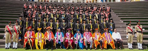 ಬೆಳಗಾವಿ ಎಸ್‌ಬಿಜಿ ಆಯುರ್ವೇದ ವೈದ್ಯಕೀಯ ಮಹಾವಿದ್ಯಾಲಯದ ಪ್ರಥಮ ಬ್ಯಾಚ್‌ನ ವಿದ್ಯಾರ್ಥಿಗಳೊಂದಿಗೆ  ಡಾ.ಅಲ್ಲಮಪ್ರಭು ಗುಡ್ಡ, ಎಸ್.ಬಿ.ಘಾಟಗೆ, ಅಮಿತ ಘಾಟಗೆ, ಡಾ.ಮಾನಸಿ ಘಾಟಗೆ ಇತರರಿದ್ದರು.