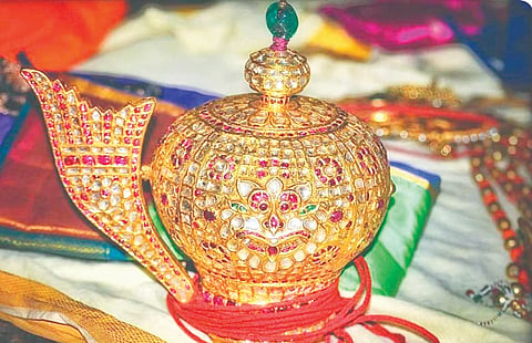 ವಜ್ರಖಚಿತ ಕೃಷ್ಣರಾಜಮುಡಿ ಕಿರೀಟ.
